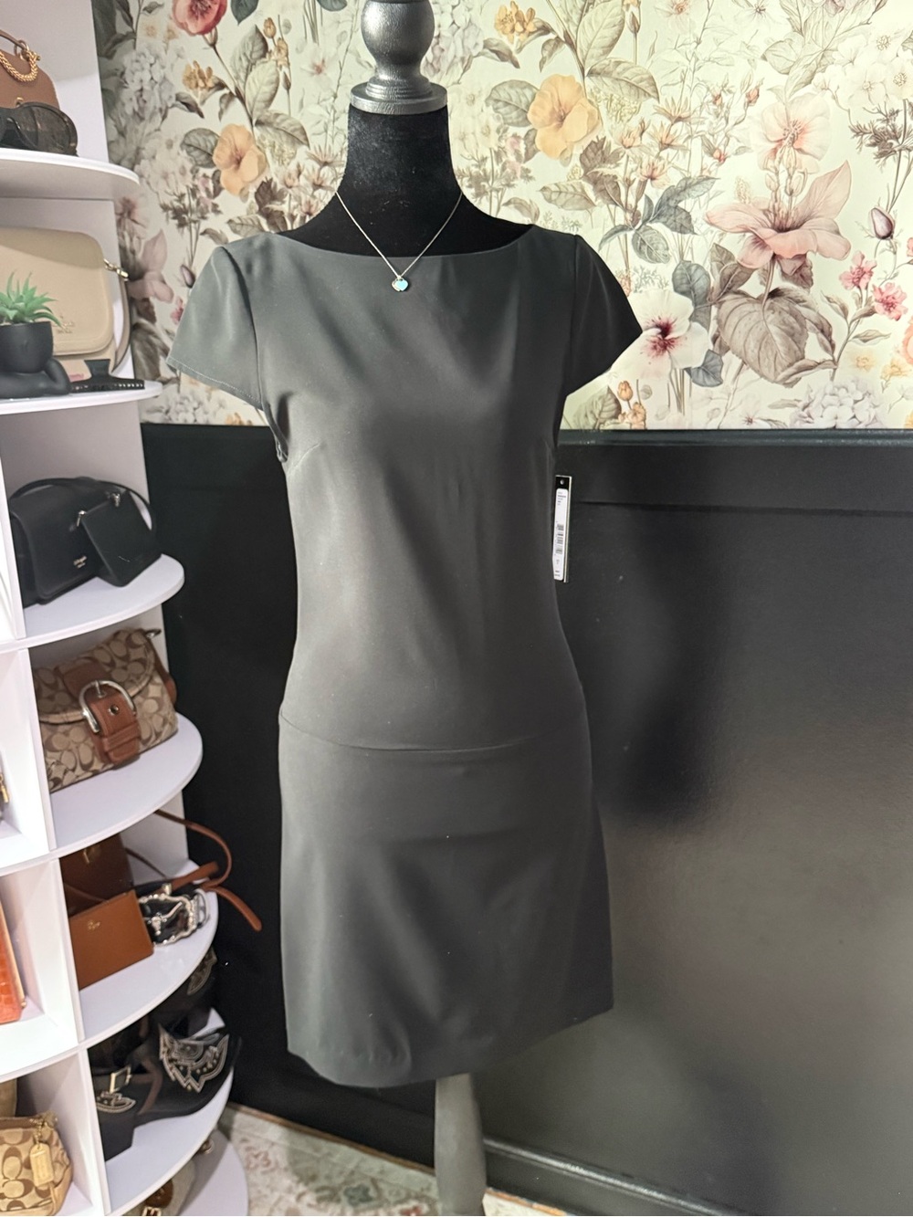 Alice + Olivia Black Cap-Sleeve Sheath Dress
